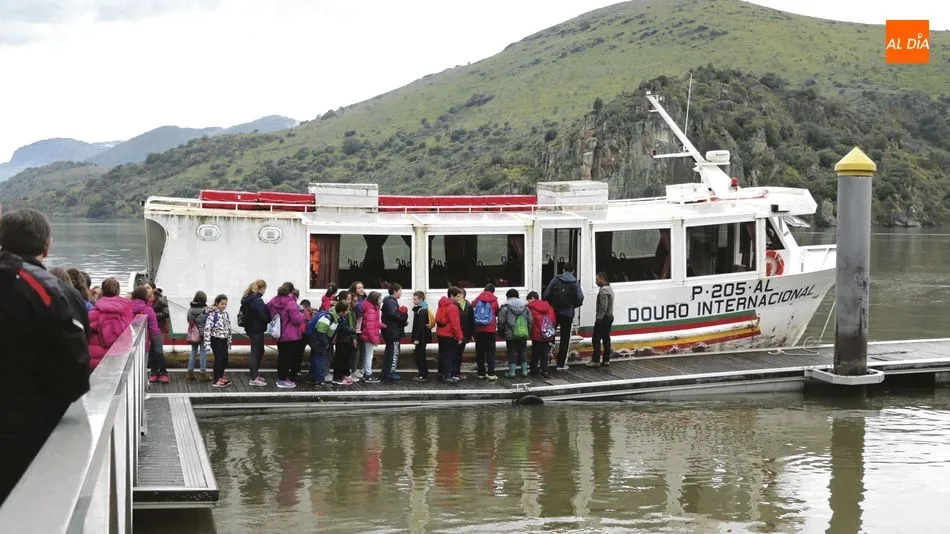 Los viajes en barco de Vilvestre han sido también herramienta formativa para escolares de la provincia / CORRAL