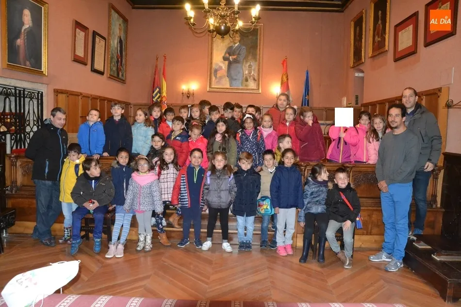 Foto 4 - Alumnos del Colegio Mir&oacute;briga se convierten en concejales por un rato  
