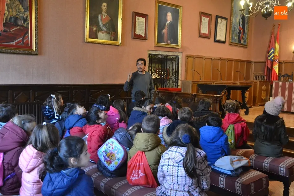 Foto 9 - Alumnos del Colegio Mir&oacute;briga se convierten en concejales por un rato  