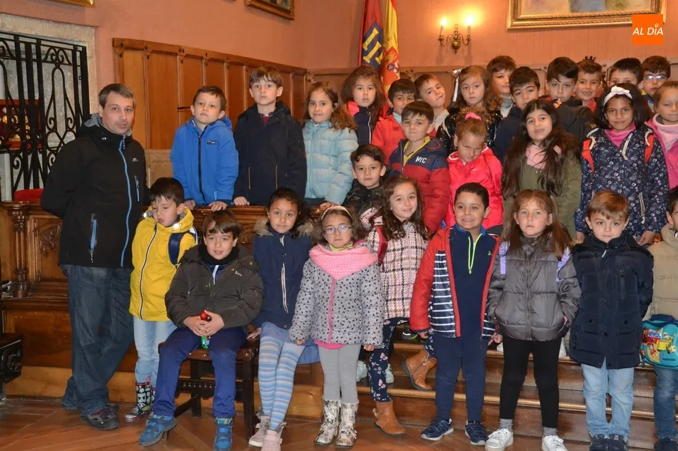 Foto 3 - Alumnos del Colegio Mir&oacute;briga se convierten en concejales por un rato  