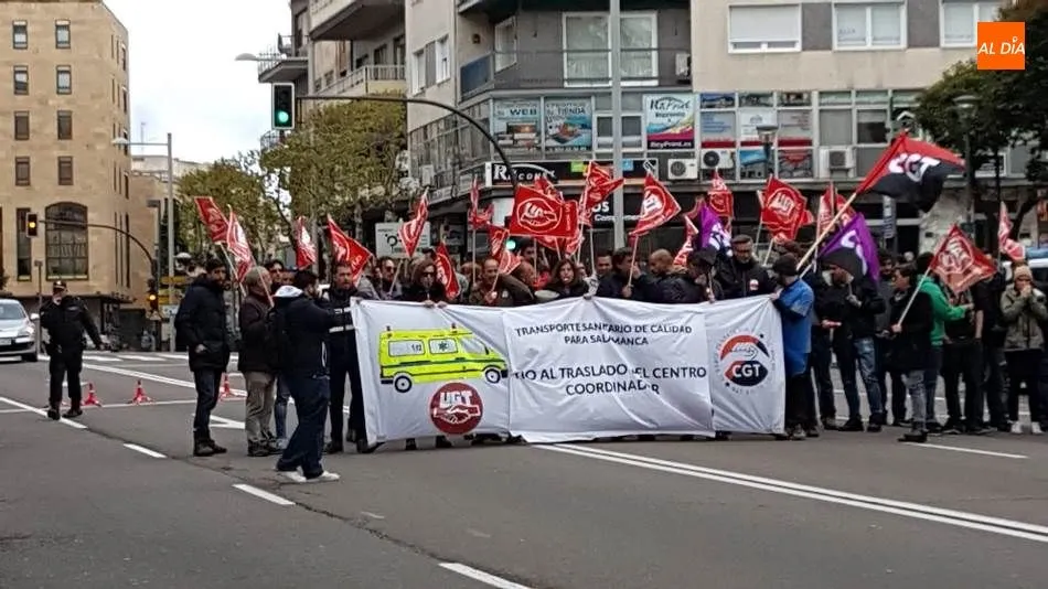 Foto 2 - Nueva concentraci&oacute;n de los trabajadores de ambulancias para mantener el Centro de Coordinaci&oacute;n