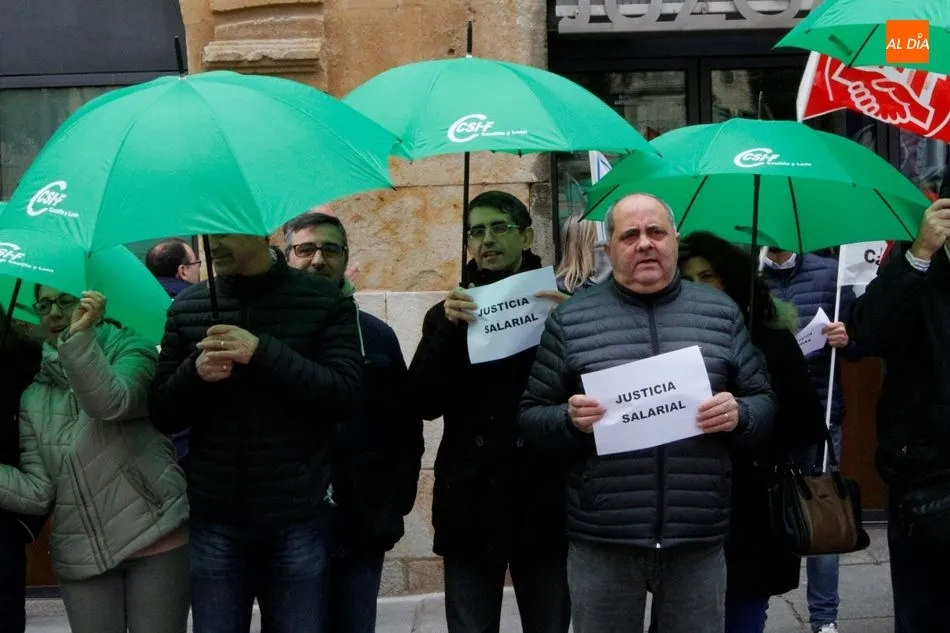Foto 9 - Los funcionarios de Justicia protestan por cobrar 300 euros menos en Castilla y Le&oacute;n