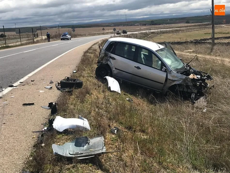 Foto 3 - Aparatoso accidente de tr&aacute;fico del alcalde de Terradillos en la carretera de Alba