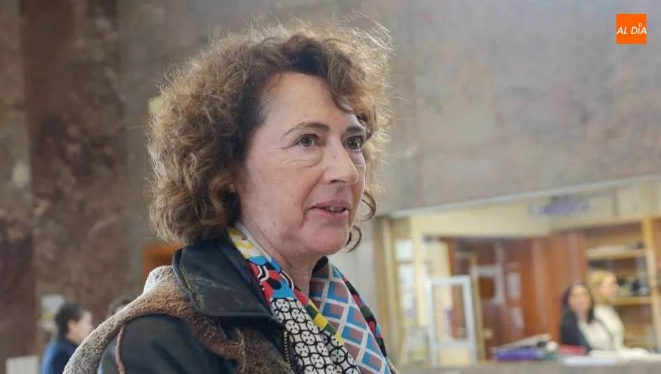 La directora general de Innovación y Equidad Educativa, María del Pilar González, en la Facultad de Ciencias de la USAL. Foto de Lydia González