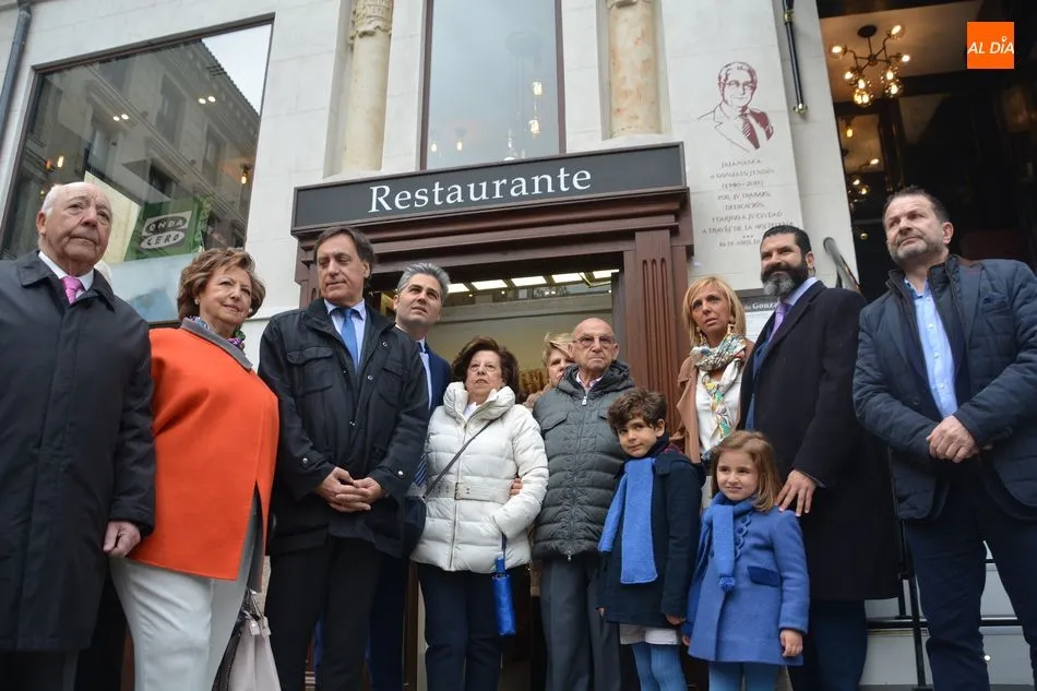 Foto 9 - Salamanca recuerda al hostelero Gonzalo Send&iacute;n con un v&iacute;tor en la plaza Poeta Iglesias