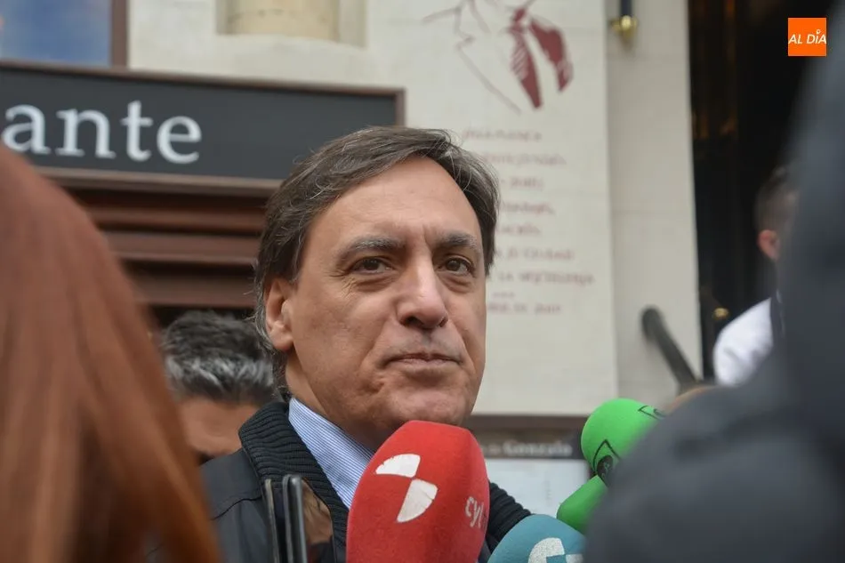 Foto 7 - Salamanca recuerda al hostelero Gonzalo Send&iacute;n con un v&iacute;tor en la plaza Poeta Iglesias