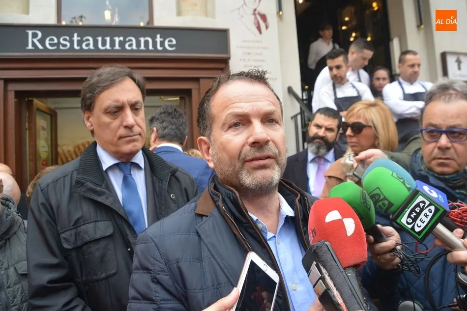Foto 4 - Salamanca recuerda al hostelero Gonzalo Send&iacute;n con un v&iacute;tor en la plaza Poeta Iglesias