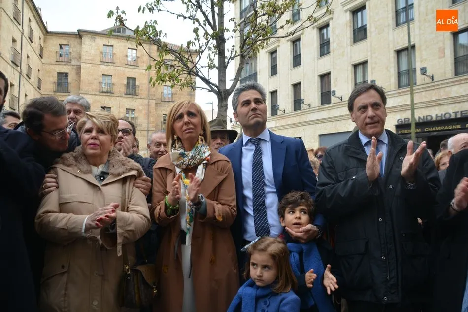 Foto 2 - Salamanca recuerda al hostelero Gonzalo Send&iacute;n con un v&iacute;tor en la plaza Poeta Iglesias