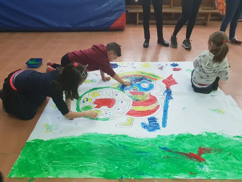 Foto 7 - Los alumnos de Misioneras-Santa Teresa conforman un gran mosaico humano por el 75 Aniversario  