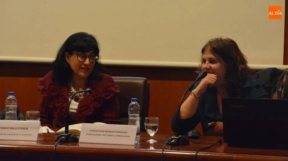 Purificación Morgado Panadero, derecha, ha impartido la conferencia. Foto de Lydia González