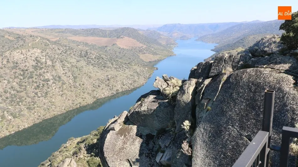 Vista del Duero desde el mirador de El Picón del Moro en Saucelle / CORRAL