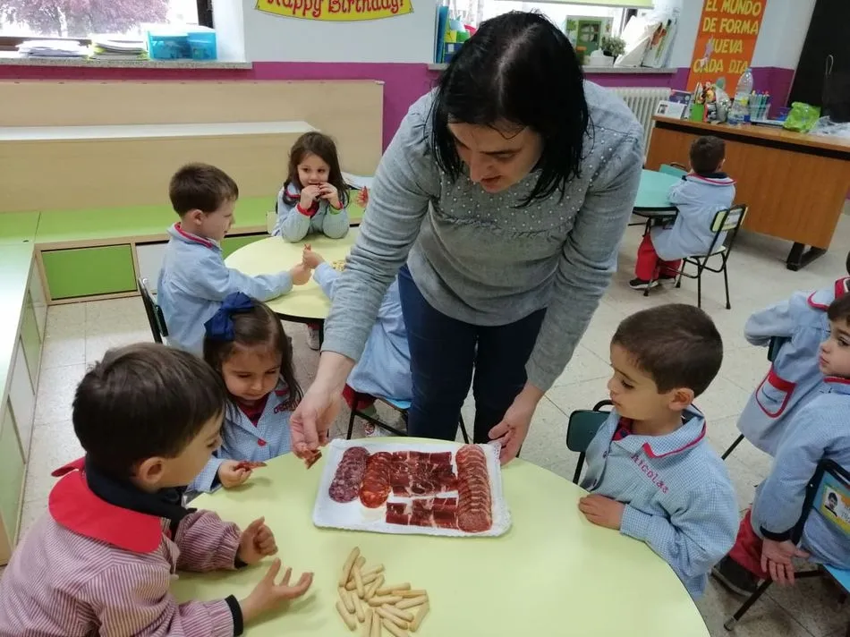 Foto 11 - Los alumnos de 1&ordm; de Infantil del Colegio Trinitarios disfrutan de un delicioso taller de jam&oacute;n  