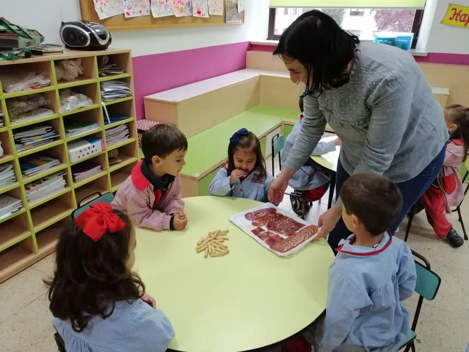 Foto 5 - Los alumnos de 1&ordm; de Infantil del Colegio Trinitarios disfrutan de un delicioso taller de jam&oacute;n  