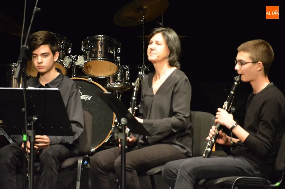 Foto 10 - El Teatro Liceo acoge un variado Concierto de Primavera de la Escuela Municipal de M&uacute;sica