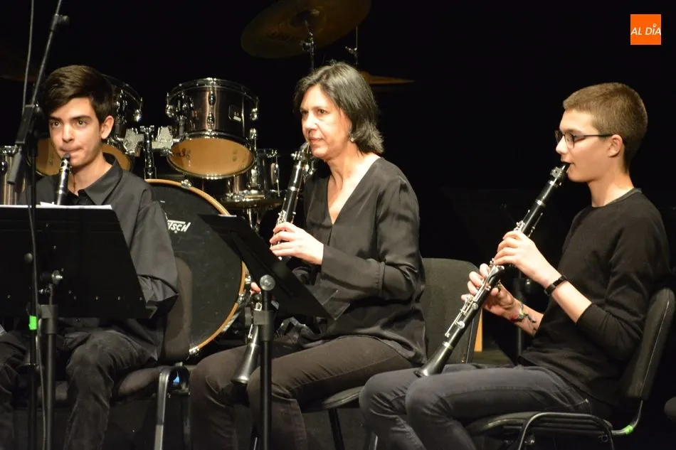 Foto 6 - El Teatro Liceo acoge un variado Concierto de Primavera de la Escuela Municipal de M&uacute;sica