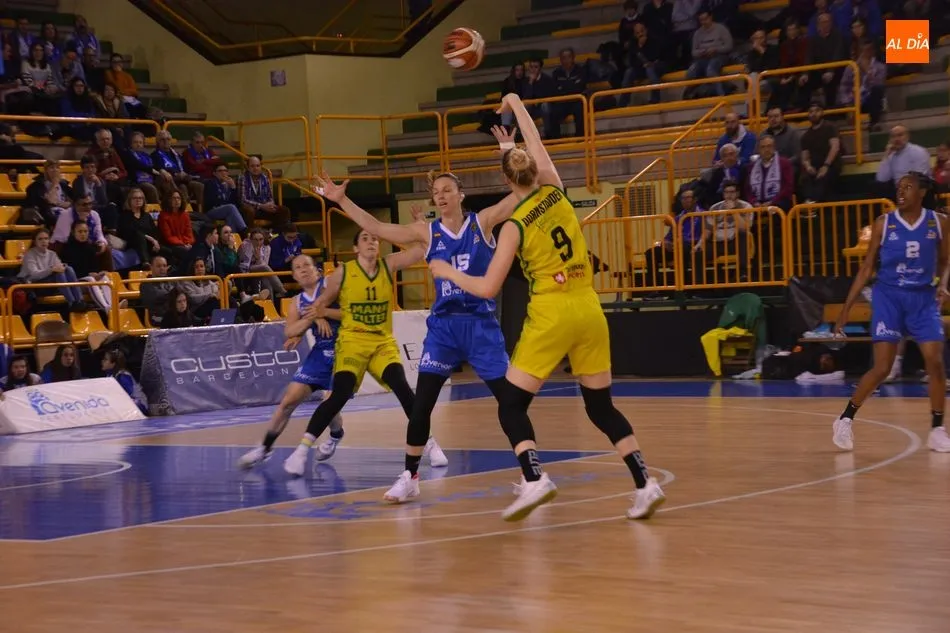 Foto 6 - Perfumer&iacute;as Avenida suma sin problemas la primera victoria frente al Mann Filter Casablanca (77-51)