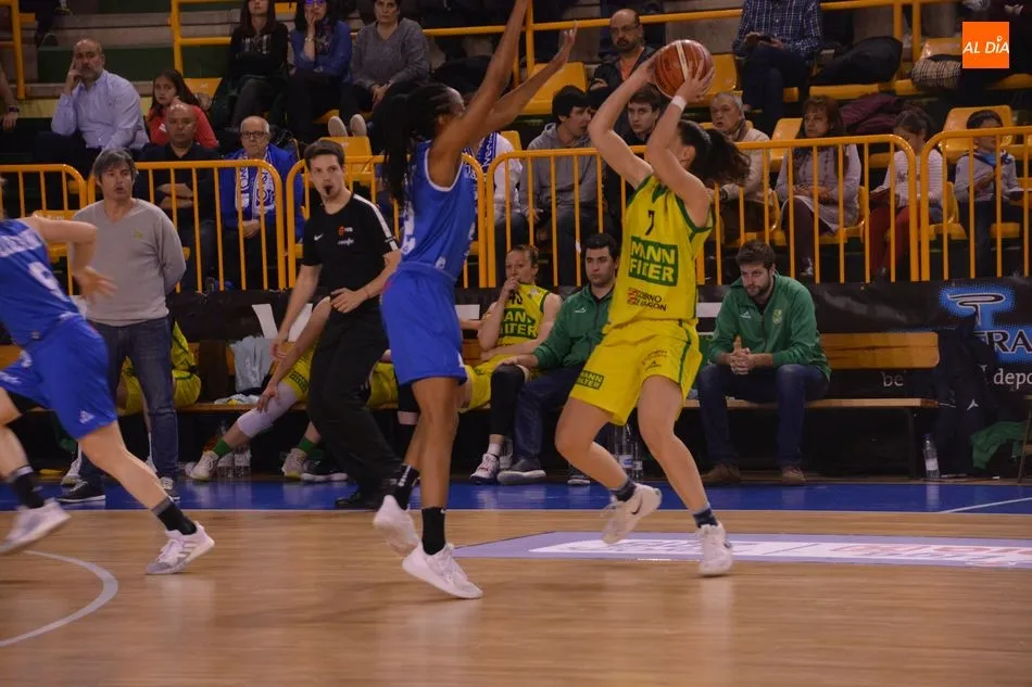 Foto 5 - Perfumer&iacute;as Avenida suma sin problemas la primera victoria frente al Mann Filter Casablanca (77-51)