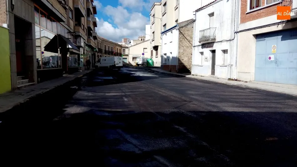 Foto 7 - Comienza el asfaltado de las calles principales de Vitigudino  