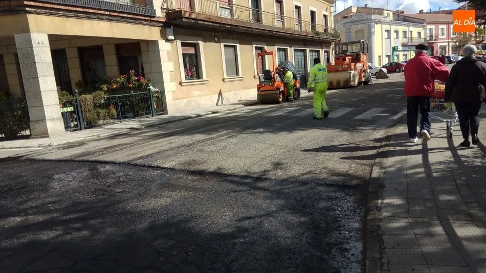 Foto 6 - Comienza el asfaltado de las calles principales de Vitigudino  