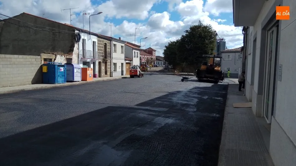 Foto 5 - Comienza el asfaltado de las calles principales de Vitigudino  