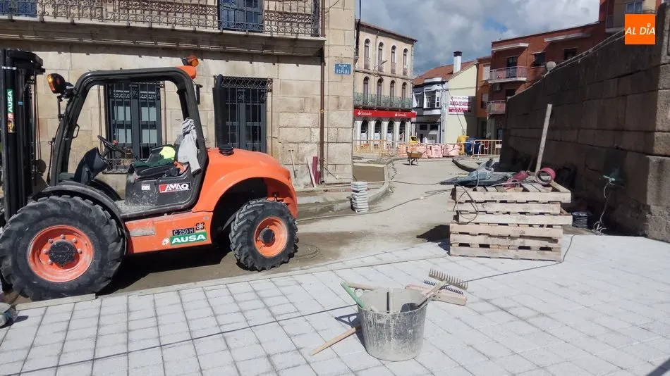 Foto 4 - Comienza el asfaltado de las calles principales de Vitigudino  