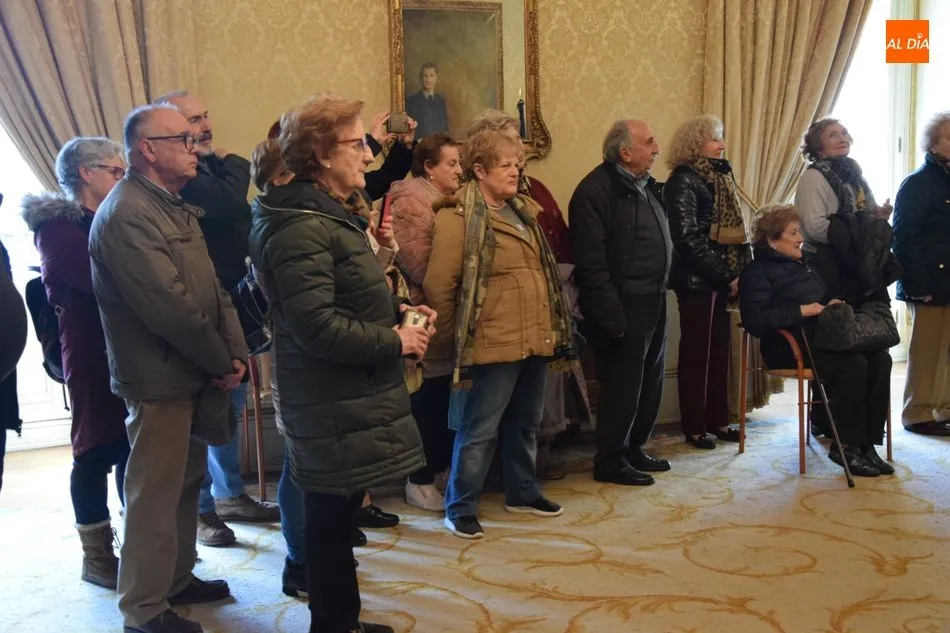 Foto 8 - Antiguos alumnos de la UPSA disfrutan de una visita al Ayuntamiento