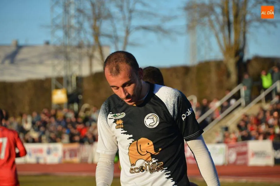 Adrián Llano en un partido