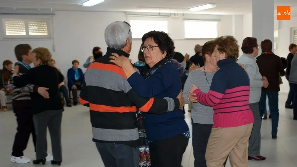 Foto 6 - La I Convivencia de Primavera re&uacute;ne en Lumbrales a m&aacute;s de 400 jubilados de la comarca de...