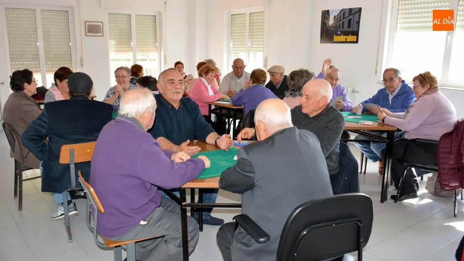 Foto 5 - La I Convivencia de Primavera re&uacute;ne en Lumbrales a m&aacute;s de 400 jubilados de la comarca de...