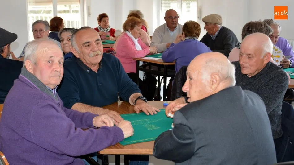Foto 4 - La I Convivencia de Primavera re&uacute;ne en Lumbrales a m&aacute;s de 400 jubilados de la comarca de...