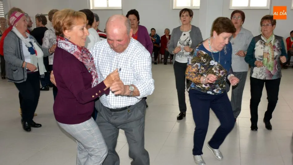 Foto 8 - La I Convivencia de Primavera re&uacute;ne en Lumbrales a m&aacute;s de 400 jubilados de la comarca de...