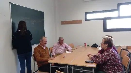 Foto 11 - La Asociaci&oacute;n de Parkinson conmemora su D&iacute;a Mundial animando a m&aacute;s enfermos a acudir a sus...