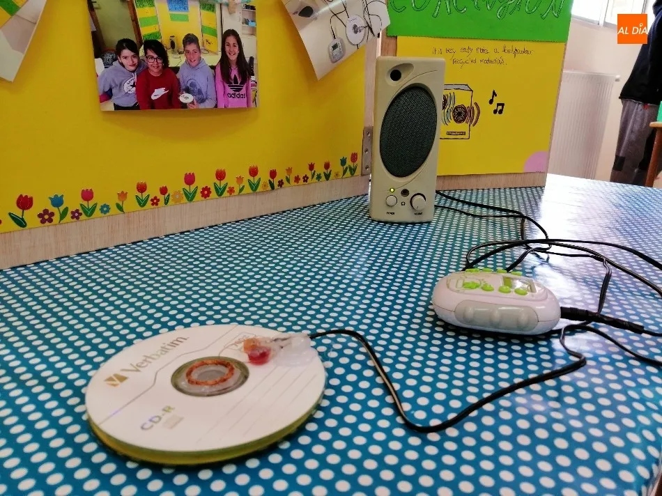 Foto 4 - Fiesta cient&iacute;fica en el Colegio Mir&oacute;briga con los fant&aacute;sticos experimentos preparados por sus...