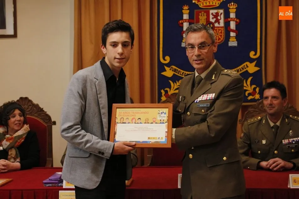 Foto 2 - La Subdelegaci&oacute;n de Defensa entrega los premios escolares &lsquo;Carta a una militar espa&ntilde;ola&rsquo;  