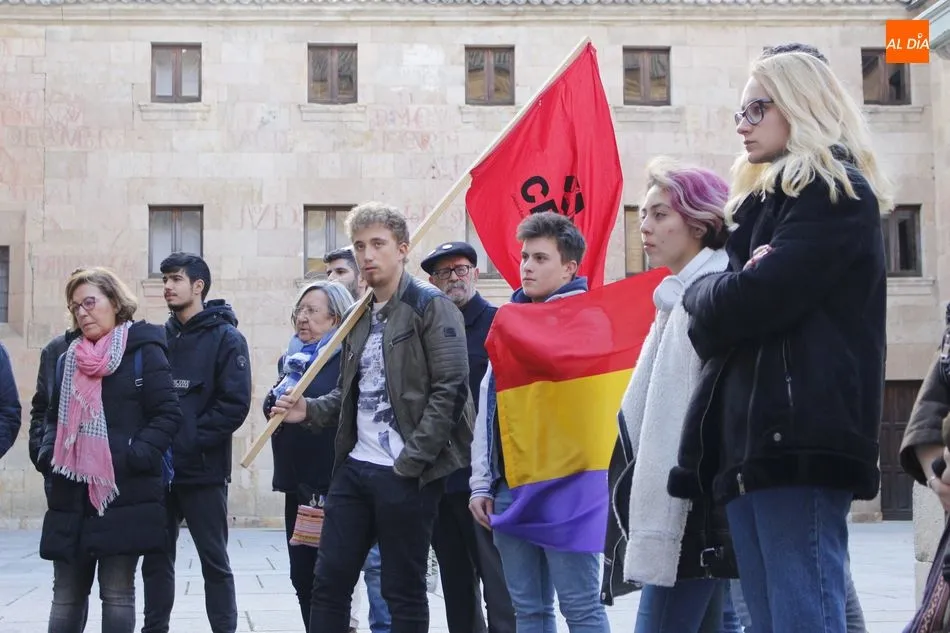 Foto 6 - El Colectivo Estudiantil Alternativo rinde homenaje a los docentes republicanos  