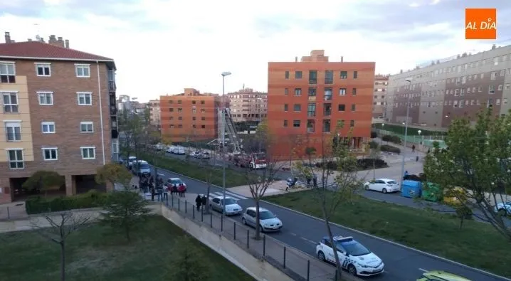 Foto 5 - El desprendimiento de la fachada obliga a desalojar 16 viviendas de un edificio en el barrio de Los ...