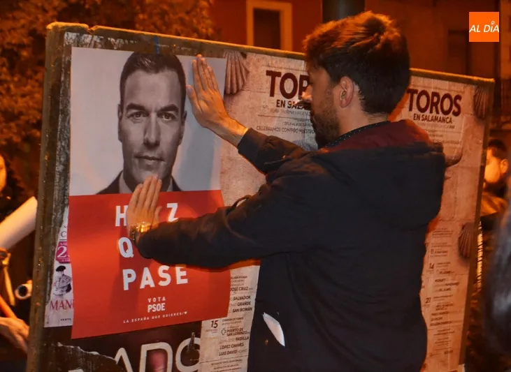 Foto 6 - La pegada de carteles marca el inicio de la campa&ntilde;a electoral hacia las elecciones generales en...