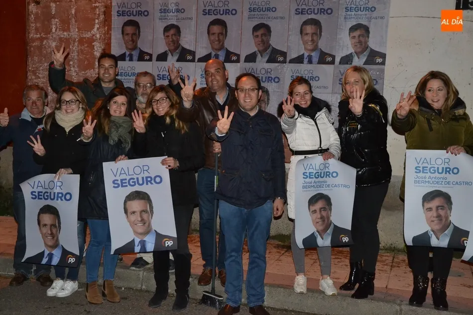 Un cielo repleto de estrellas da cobijo a los políticos en el inicio de la campaña para el 28A  