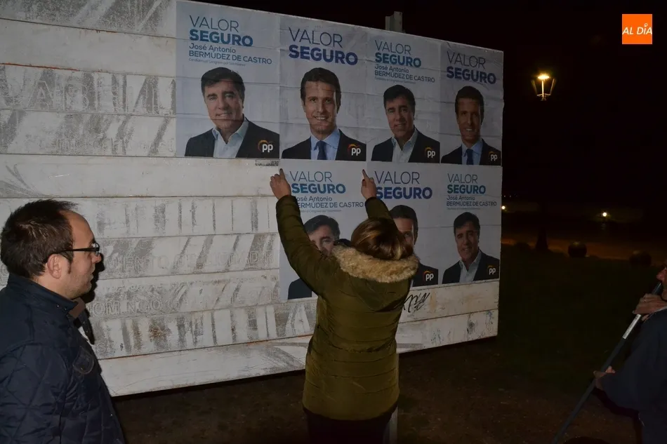 Foto 11 - Un cielo repleto de estrellas da cobijo a los pol&iacute;ticos en el inicio de la campa&ntilde;a para el 28A  