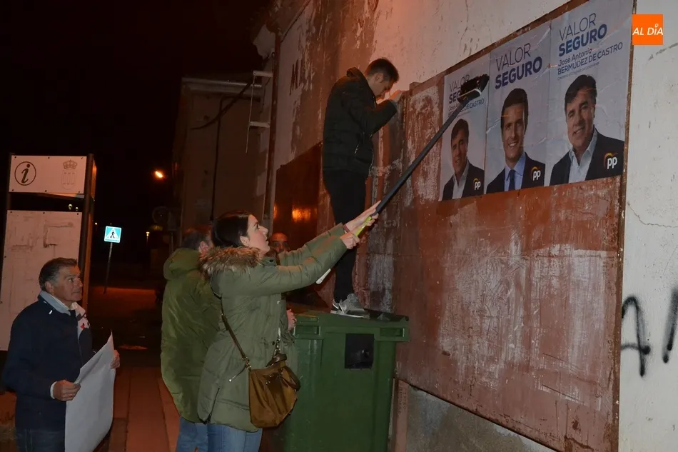 Foto 6 - Un cielo repleto de estrellas da cobijo a los pol&iacute;ticos en el inicio de la campa&ntilde;a para el 28A  