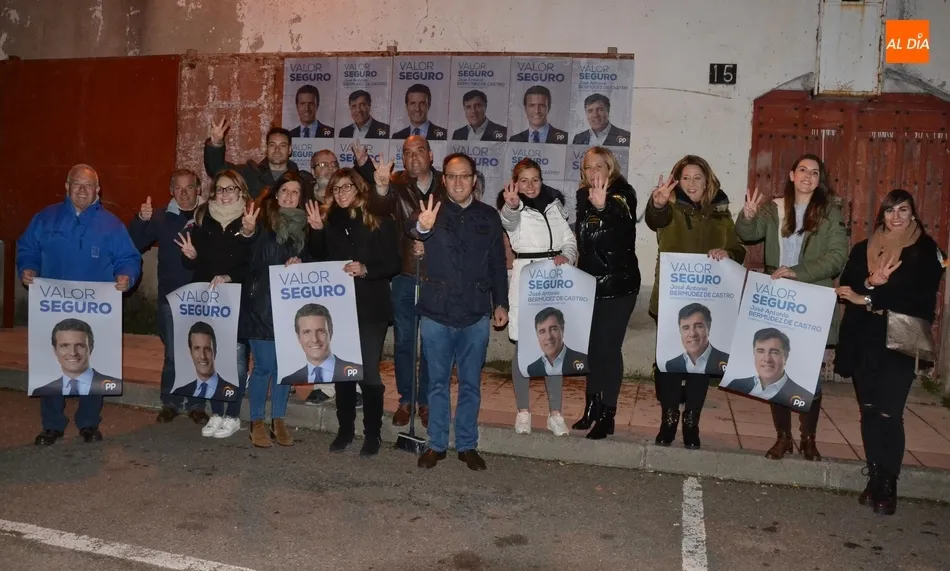 Foto 2 - Un cielo repleto de estrellas da cobijo a los pol&iacute;ticos en el inicio de la campa&ntilde;a para el 28A  
