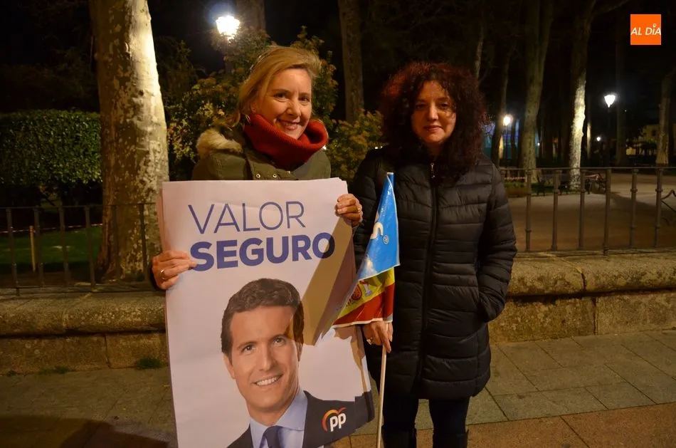Foto 10 - Los partidos inician la campa&ntilde;a a las Elecciones Generales con la tradicional pegada de carteles  