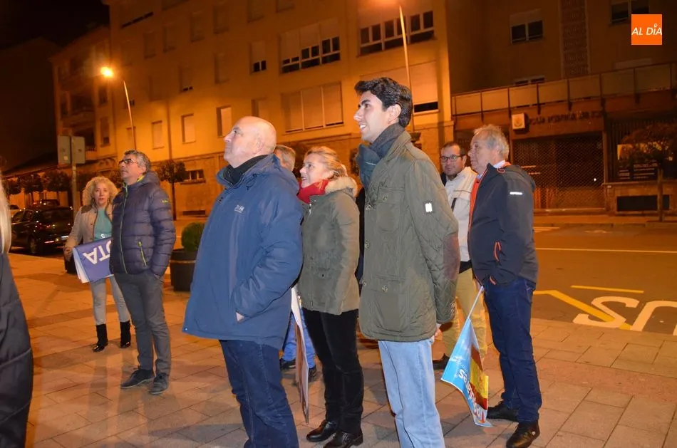 Foto 8 - Los partidos inician la campa&ntilde;a a las Elecciones Generales con la tradicional pegada de carteles  