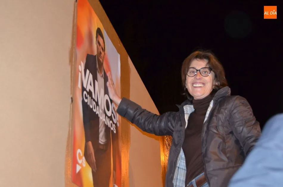 Foto 3 - Los partidos inician la campa&ntilde;a a las Elecciones Generales con la tradicional pegada de carteles  