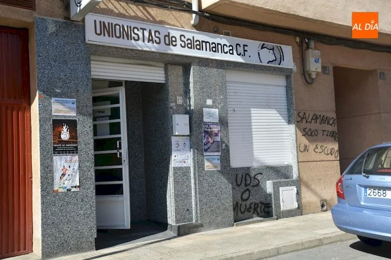 Pintadas aparecidas en la sede de Unionistas / Lydia González