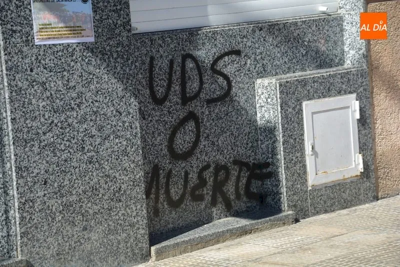 Foto 2 - La sede de Unionistas es objeto de pintadas amenazantes antes del derbi frente al Salamanca UDS