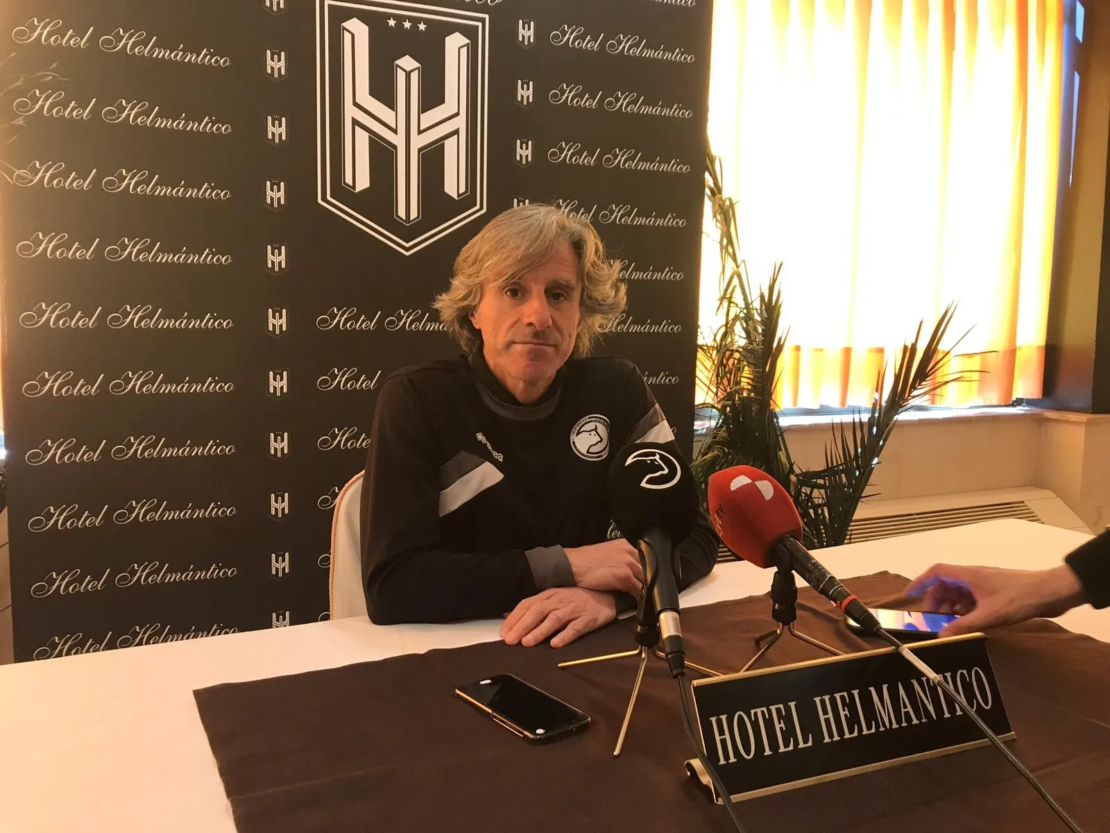 Roberto Aguirre durante la rueda de prensa