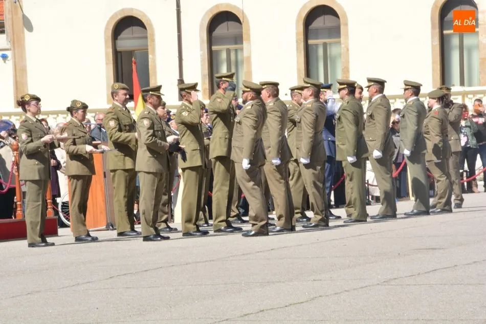 Foto 10 - Veteranos de las Fuerzas Armadas y Guardia Civil celebran la fiesta de su patr&oacute;n
