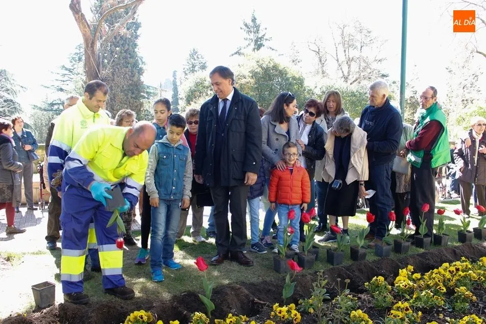 Foto 4 - El alcalde de Salamanca reconoce la &ldquo;importante labor&rdquo; de la Asociaci&oacute;n de Parkinson