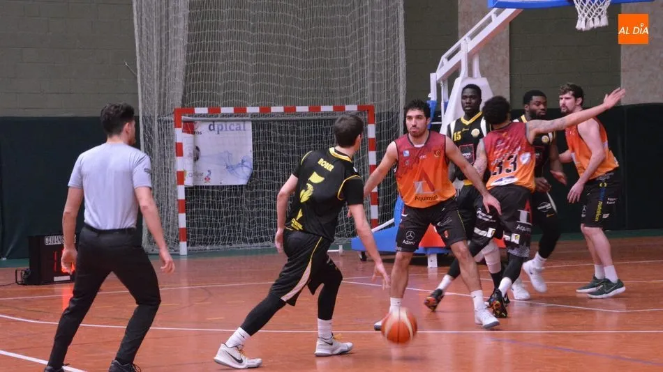 Acción de un encuentro del Aquimisa Carbajosa en casa